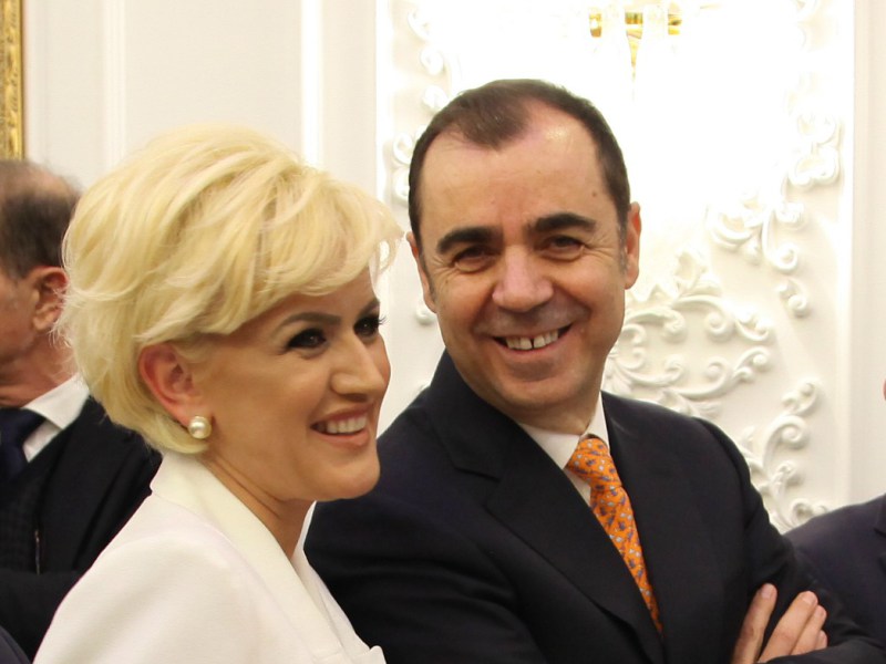 Ilva Tare sjell në jetë djalin, Thomas - Ngjarjet e Ditës