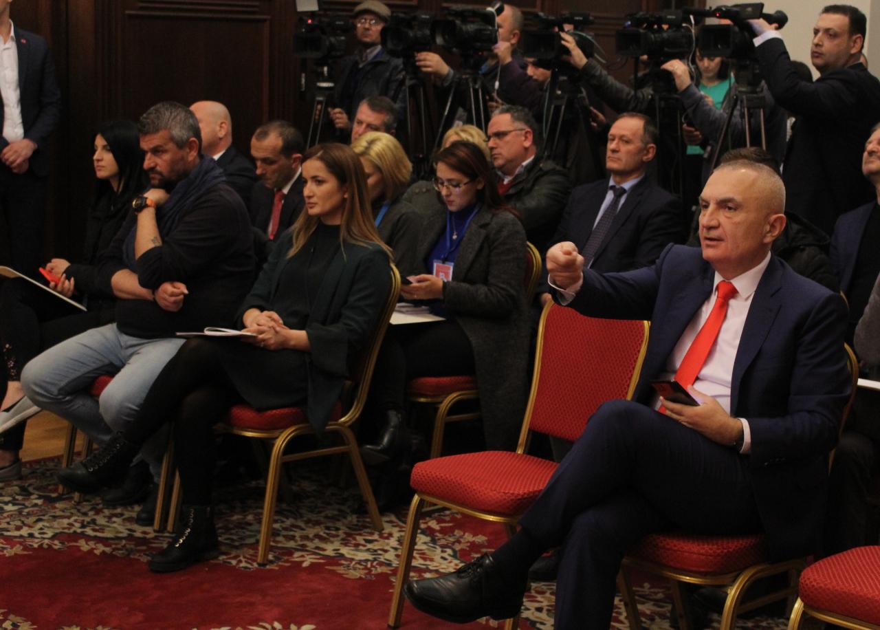 gjuha-e-trupit-e-met-s-n-konferenc-n-e-sotme-ngjarjet-e-dit-s