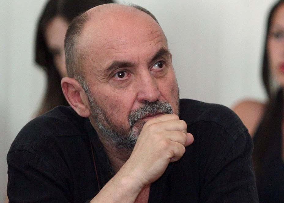 Fatos Lubonja, gjate nje mbledhje te KQZ, ku eshte miratuar referndumi kunder importit te mbetjeve.