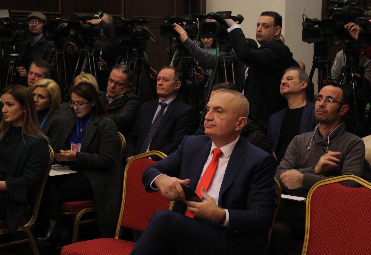 gjuha-e-trupit-e-met-s-n-konferenc-n-e-sotme-ngjarjet-e-dit-s