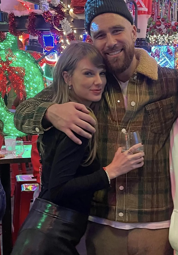 Thuhet se Taylor Swift dhe Travis Kelce mund të fejohen këtë