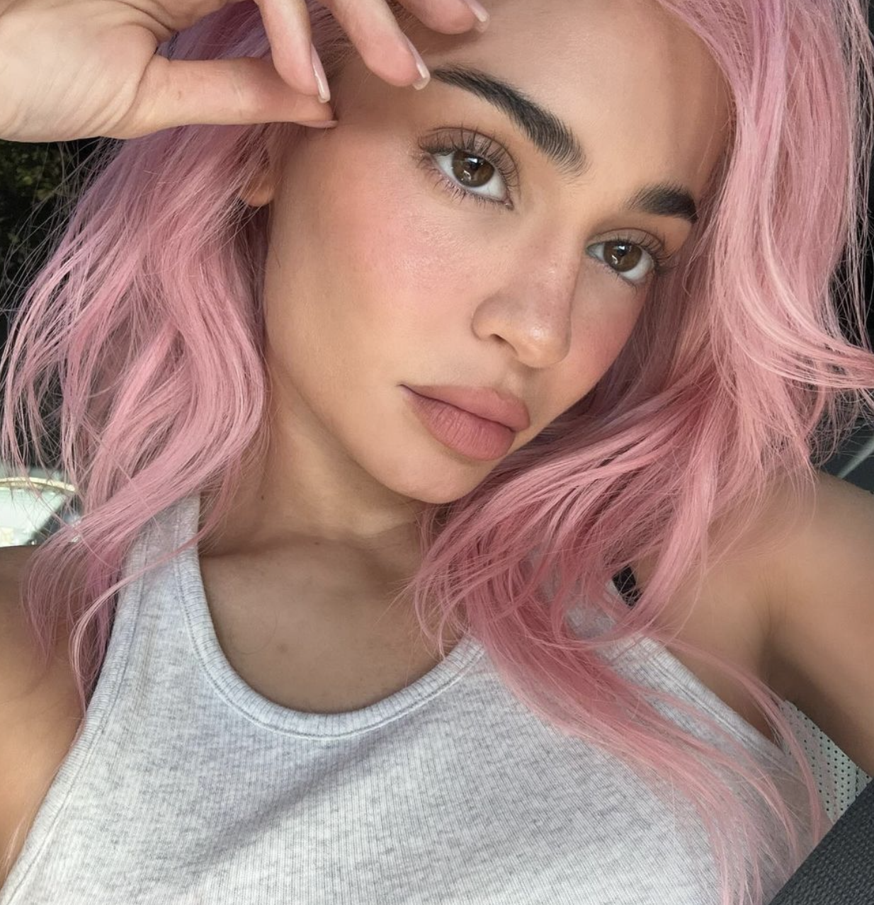 Kylie ndryshon look dhe duket yll *.*