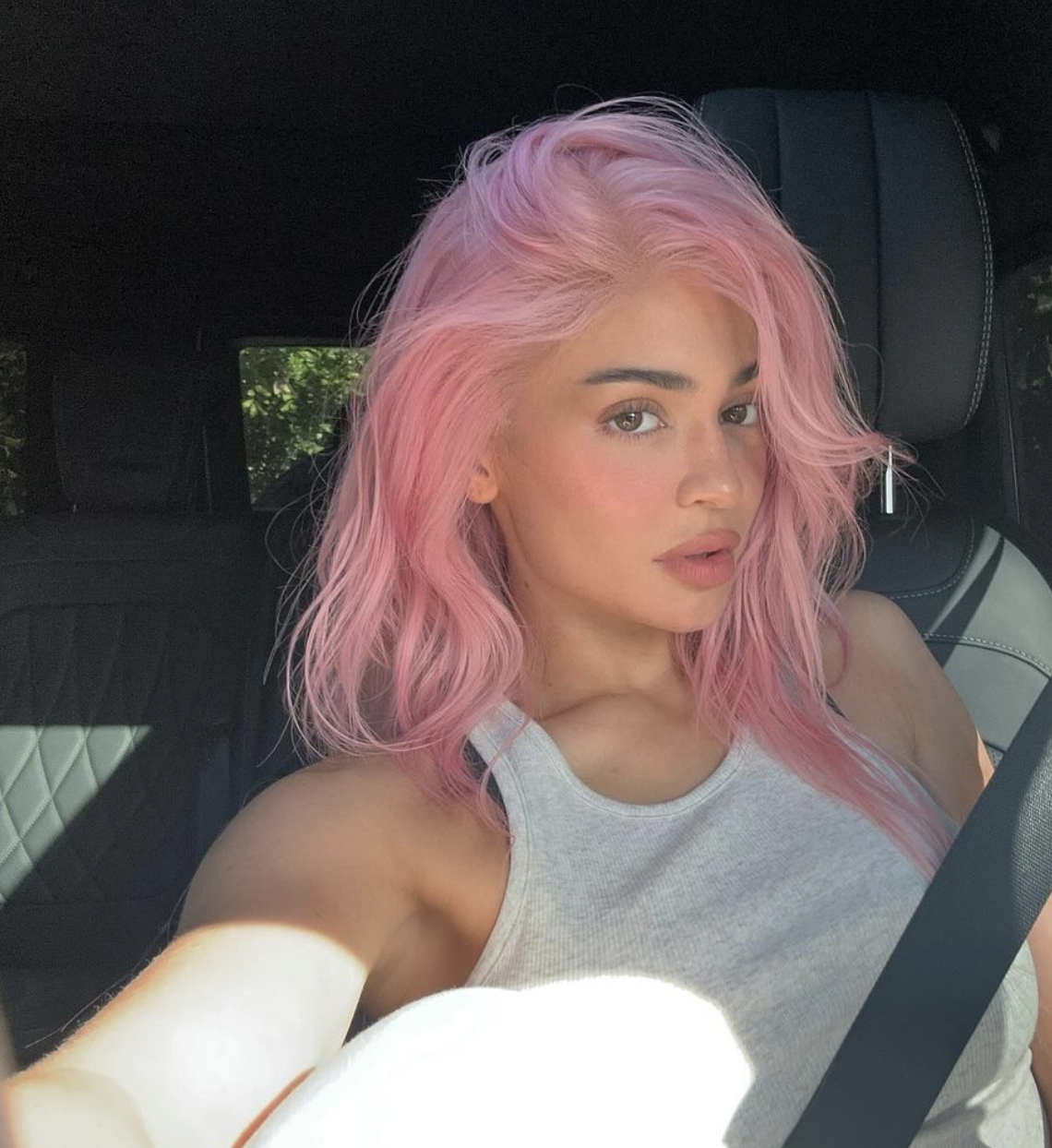 Kylie ndryshon look dhe duket yll *.*