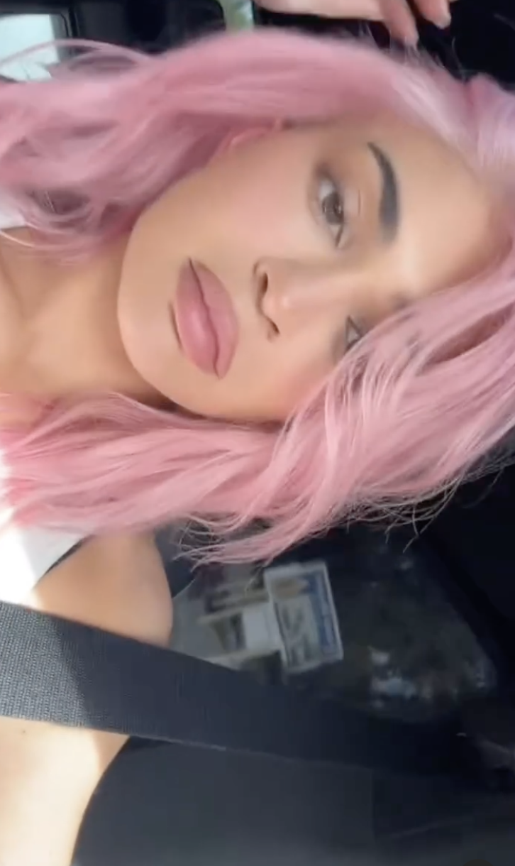Kylie ndryshon look dhe duket yll *.*