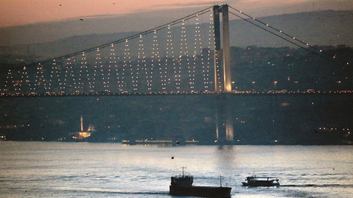 Shkrepjet në këtë shkrim janë marrë nga libri fotografik “Balkon”, të realizuara nga Orhan Pamuk nga ballkoni i apartamentit të tij në Cihangir të Stambollit.