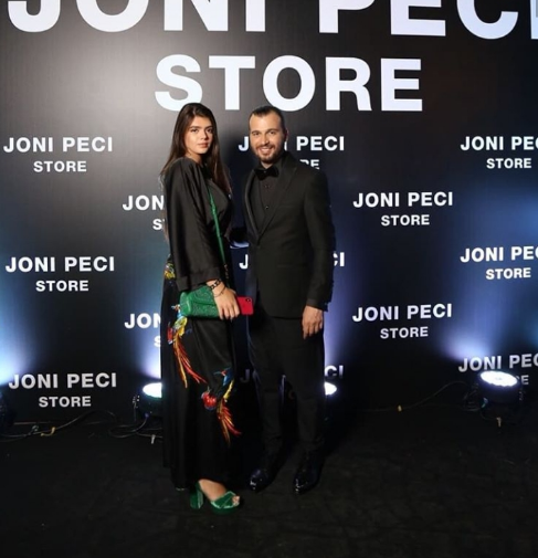 Njihni Lorin, por nuk keni parë trashëgimtaren e Klanit/Ju prezantojmë me  hiret e Emi Frangajt - Showbiz